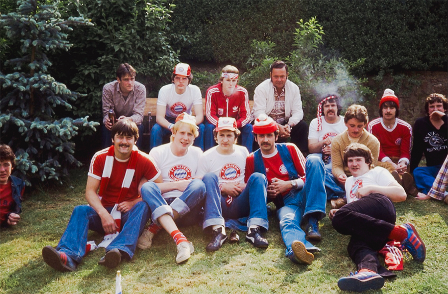 FC Bayern Fanclub Neuendorf historisches Gruppenfoto